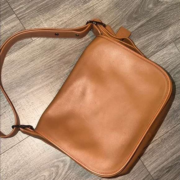 Coach Caramel Leather Crossbody 100% genuine leather shoulder bag flap bag - Picture 4 of 16